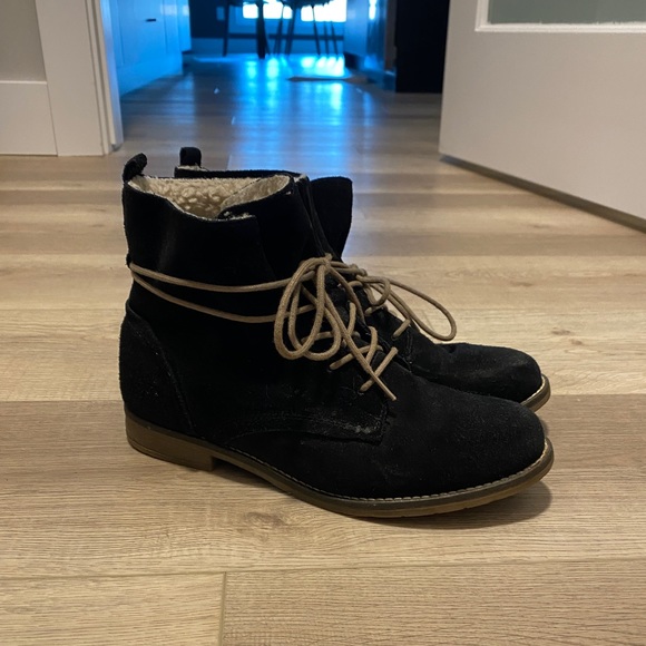 Steve Madden Sherpa Lined Booties - Picture 2 of 4